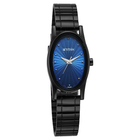 ساعة تيتان كاريشما كوارتز أنالوج بسوار من الستانلس ستيل الأسود ومينا أزرق للنساء