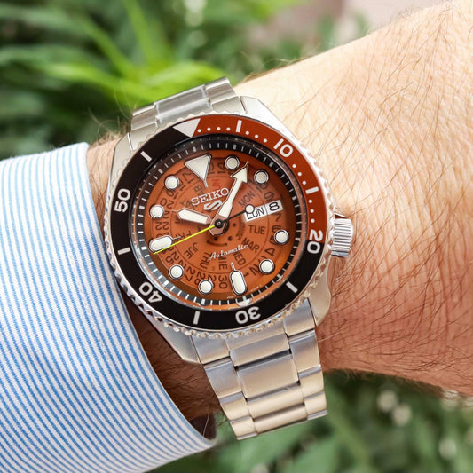ساعة سايكو 5 سبورتس SKX بهيكل هيكلي ومينا بني SRPJ47K1، سوار معدني