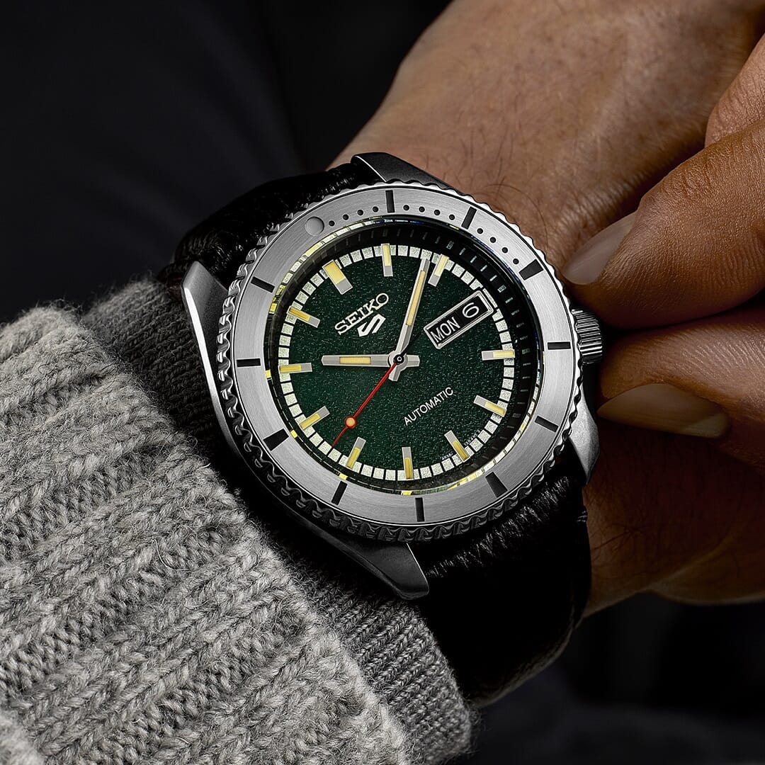 SEIKO 5 Sports إصدار محدود رايدر مقنع - SRPJ91K1