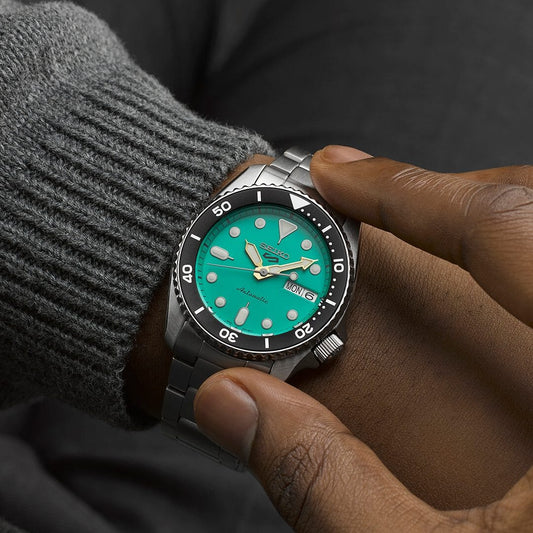 سيكو 5 سبورتس SKX مقاس 38 مم سوار ستانلس ستيل بلون أزرق مخضر SRPK33K1