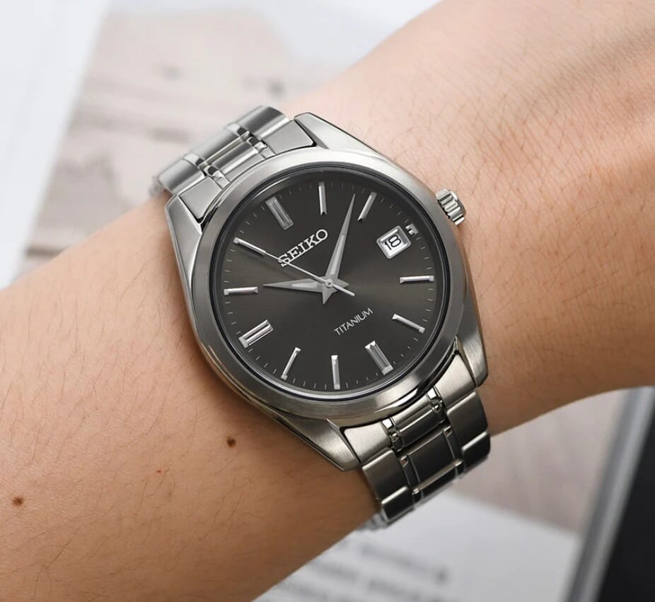 Seiko Men's Analog Quartz Watch with Titanium bracelet SUR375P1