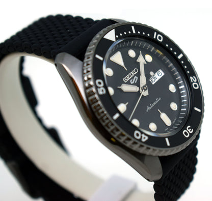 ساعة رجالية سوداء SEIKO 5 FACELIFT طراز SRPD65K2