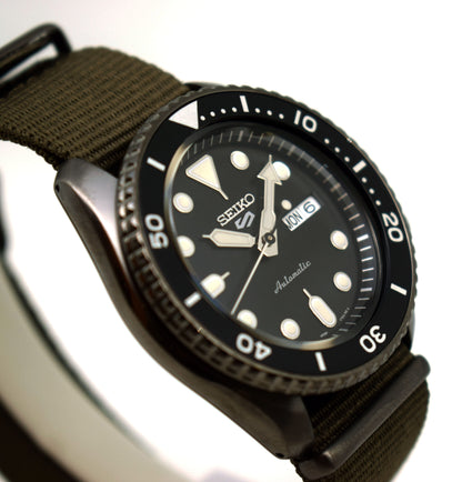 SEIKO 5 FACELIFT ساعة رجالية بمينا سوداء SRPD65K4