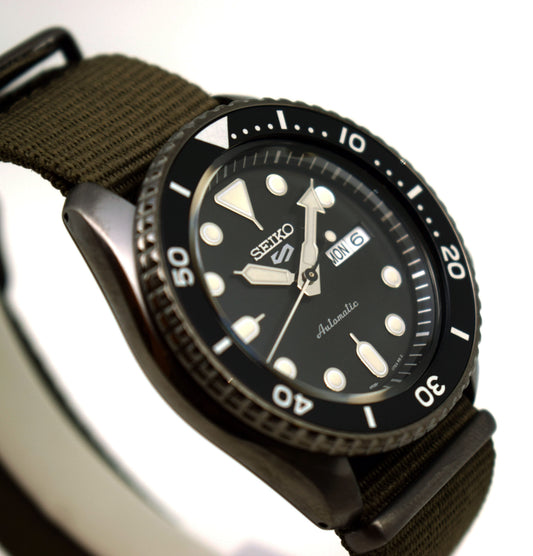 SEIKO 5 FACELIFT ساعة رجالية بمينا سوداء SRPD65K4