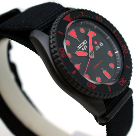 SEIKO 5 فيس ليفتساعة رجالية سوداء SRPD83K1