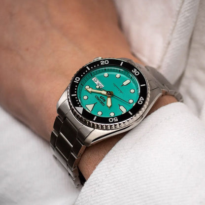 سيكو 5 سبورتس SKX مقاس 38 مم سوار ستانلس ستيل بلون أزرق مخضر SRPK33K1